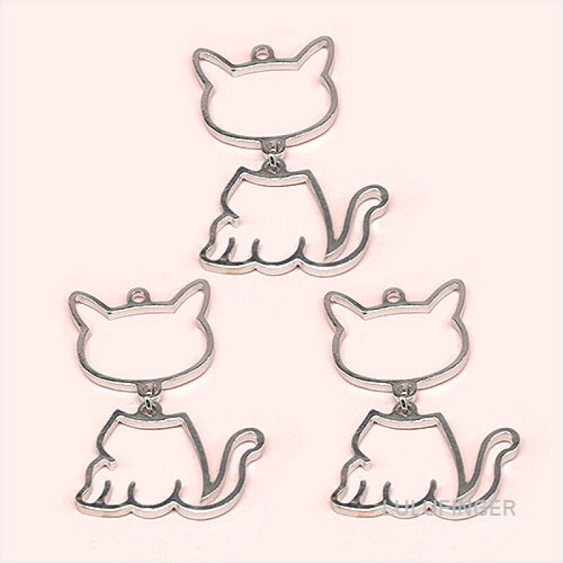 레진 팬던트 대롱대롱 고양이 은색 3x5.5cm (3개입) 1PX-03-307